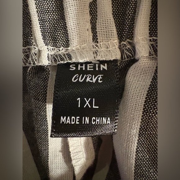 SHEIN Curve Grey & White Striped Paperbag Shorts – Size 1XL - Picture 3 of 5